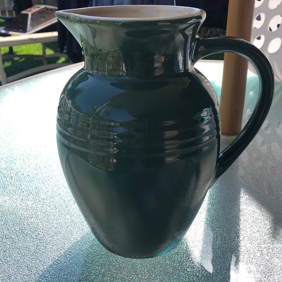 Le Creuset pitcher 2 qt